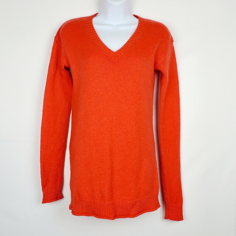 GAP Women's V-Neck Sweater in Bright Orange XS